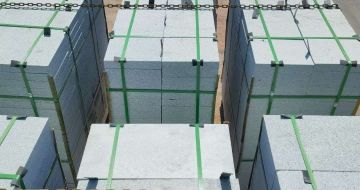 张家界 芝麻白花岗岩5公分地铺石 花岗岩厂家工厂装车日常