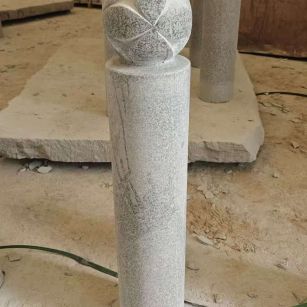 张家界 芝麻白花岗岩石材挡车石柱、停车柱、圆柱挡车柱、方柱挡车柱等