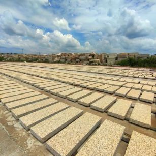 张家界 黄金麻花岗岩荔枝面地铺石防护中