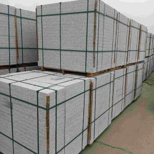 张家界 白麻花岗岩石材荔枝面地铺石（300*600*50）