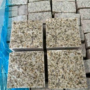 张家界 黄金麻花岗岩自然面小方块，弹石，马蹄石等