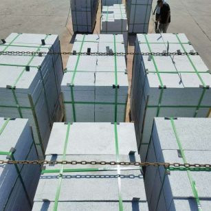 张家界 芝麻白花岗岩5公分地铺石 花岗岩厂家工厂装车日常