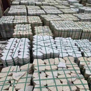 张家界 黄金麻白麻花岗岩荔枝面地铺石(冰裂纹)