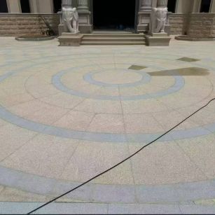 张家界 黄金麻芝麻灰花岗岩石材地铺拼接效果