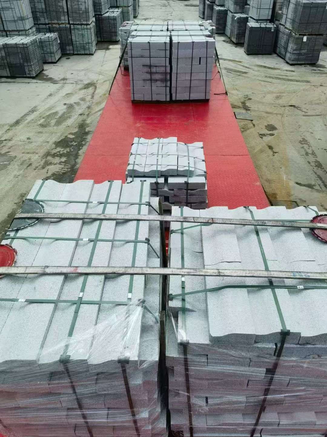 张家界 芝麻白仿形加直形路沿石出货日常