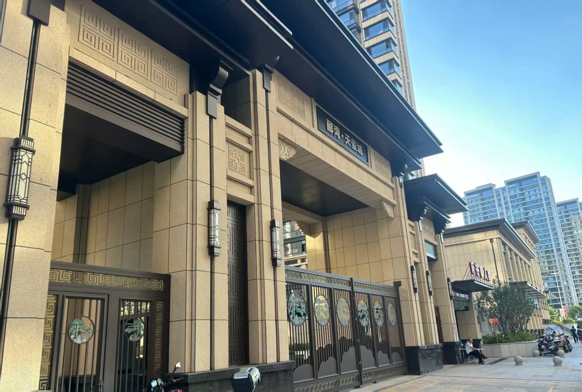 张家界 黄金麻花岗岩荔枝面小区门楼外墙干挂