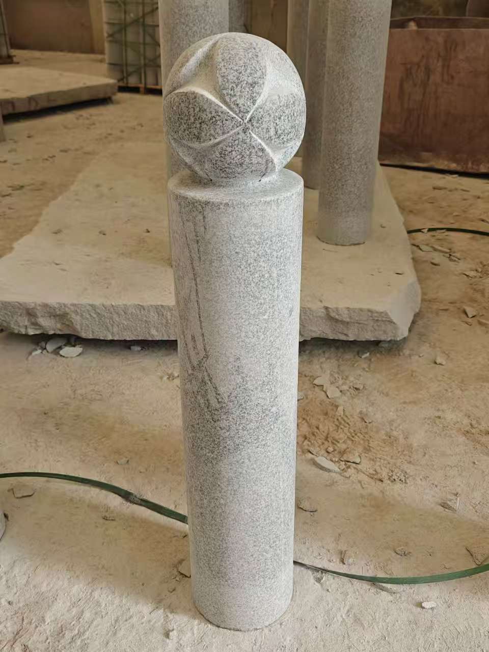 张家界 芝麻白花岗岩石材挡车石柱、停车柱、圆柱挡车柱、方柱挡车柱等