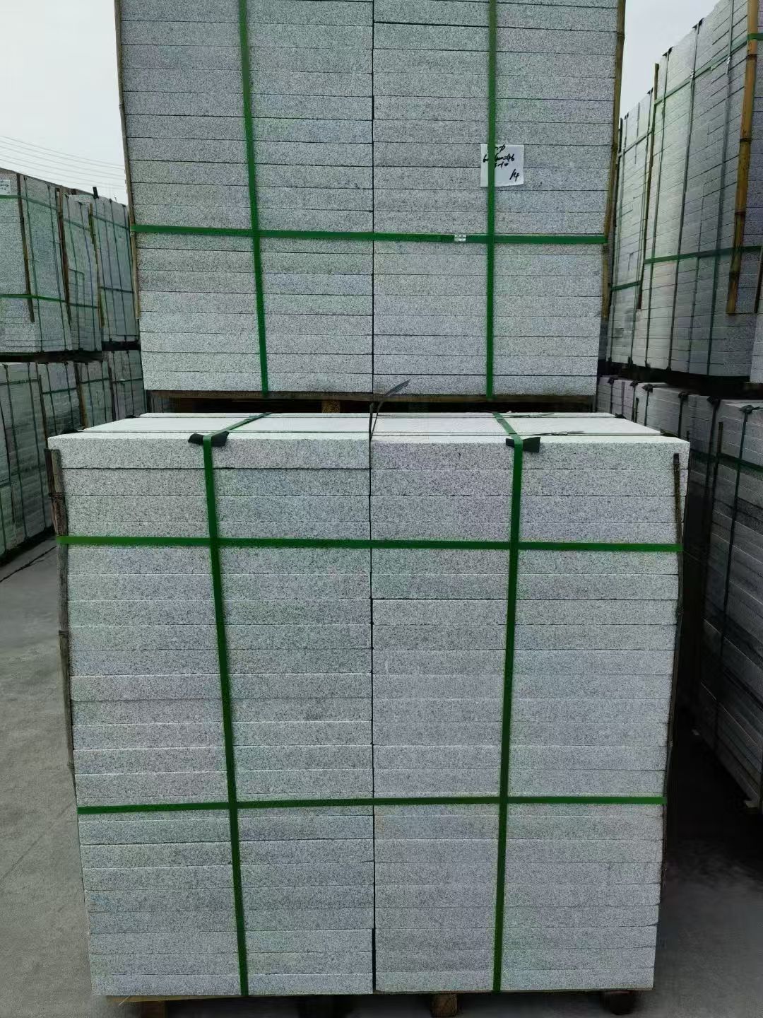 张家界 芝麻白火烧，园林广场市政工程地铺石，1.8~5.0厚均有现货