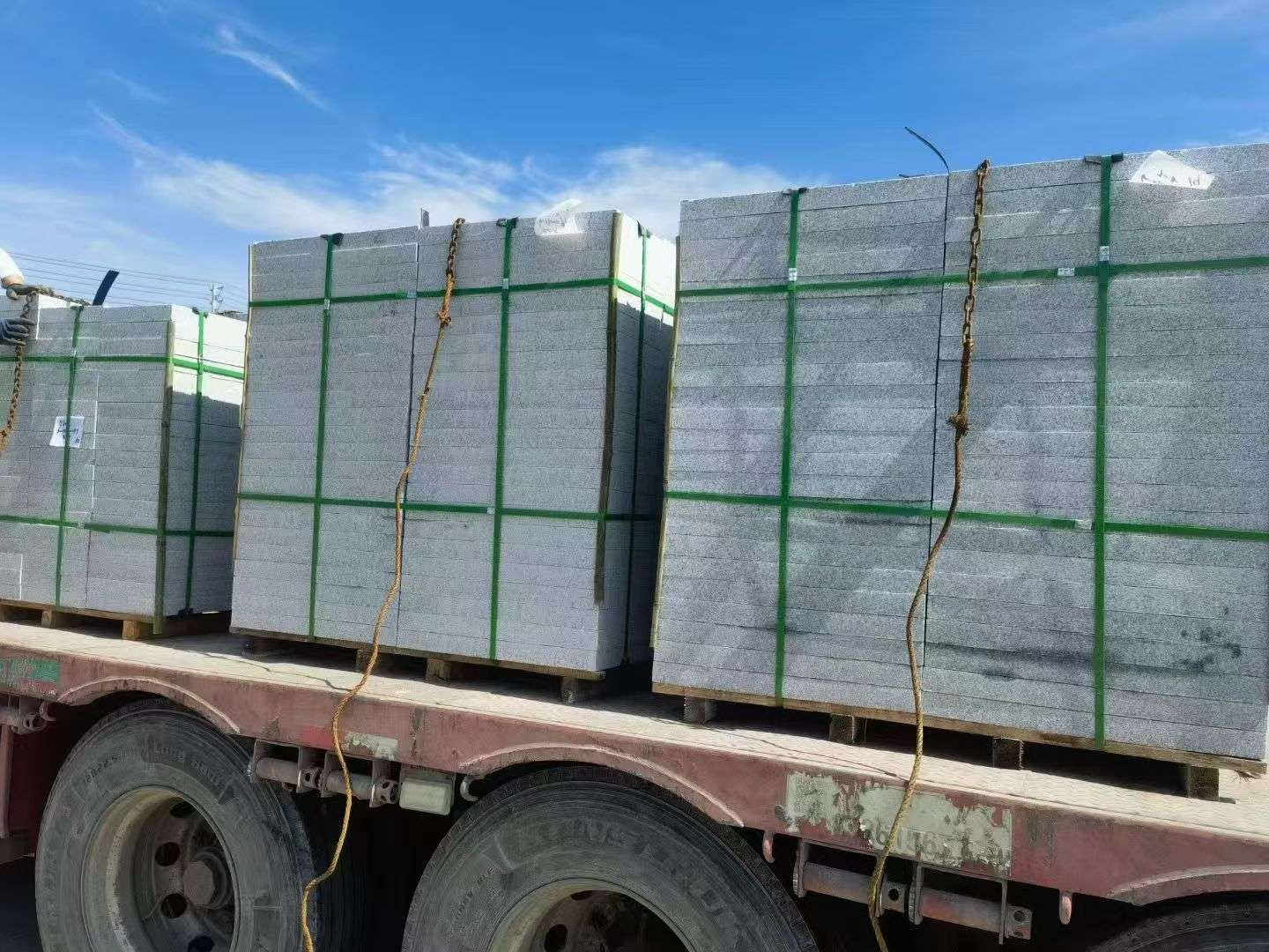 张家界 芝麻白花岗岩地铺石装车日常