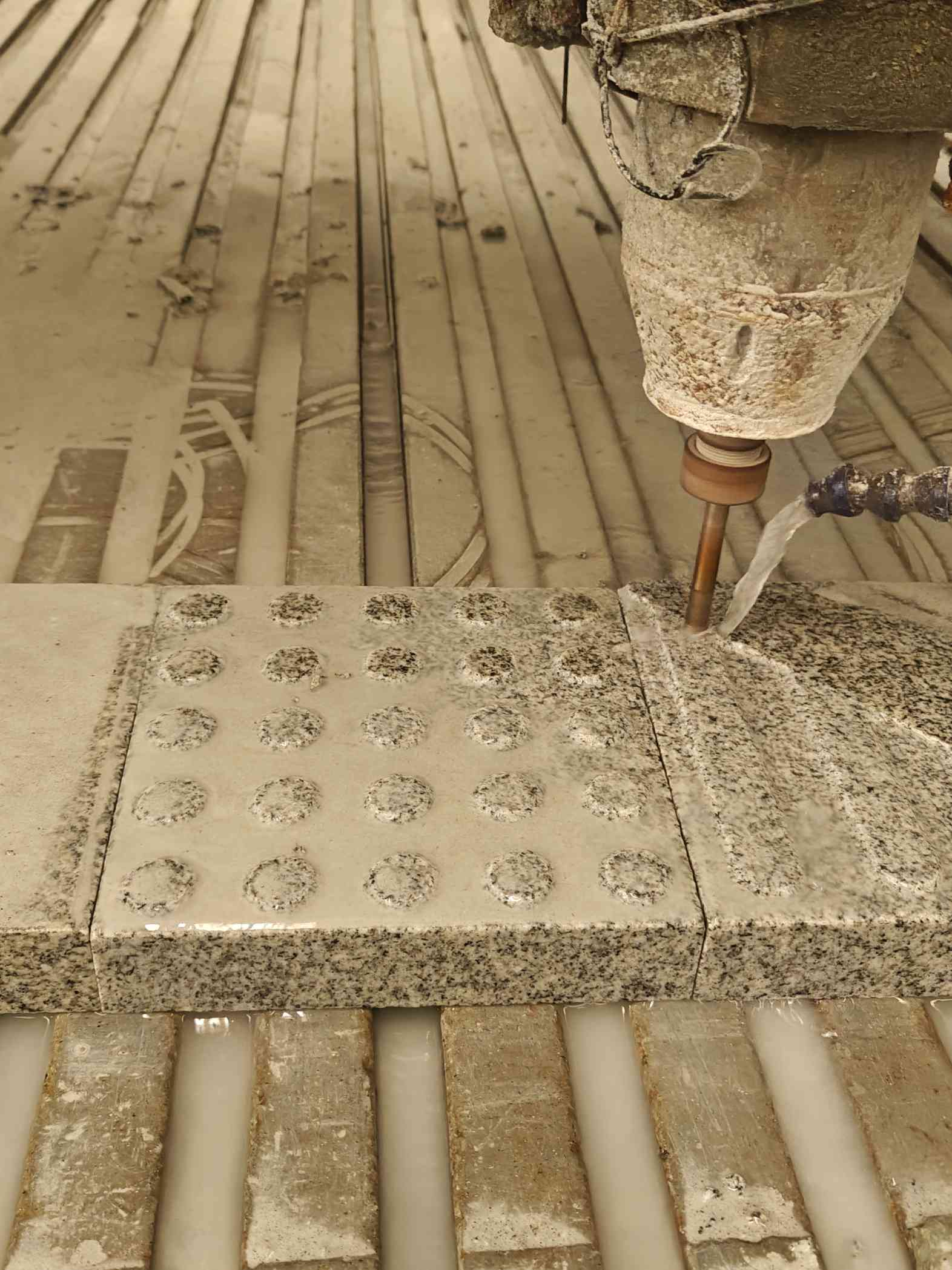 张家界 芝麻白花岗岩石材盲人石、盲道石、盲点石