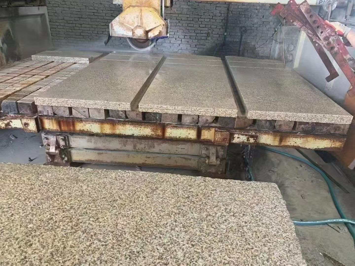 张家界 黄金麻荔枝面成品板加工