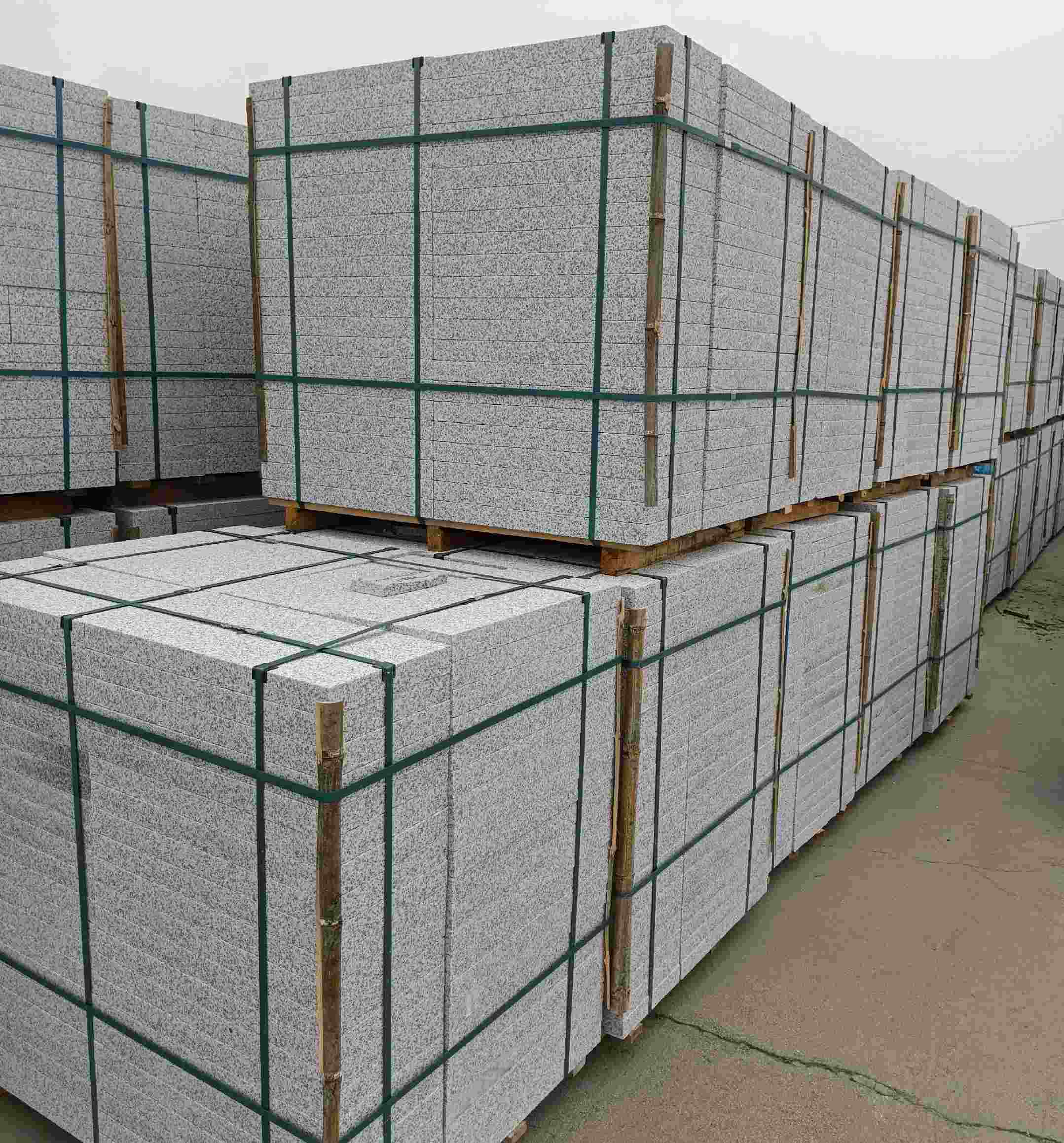 张家界 白麻花岗岩石材荔枝面地铺石（300*600*50）