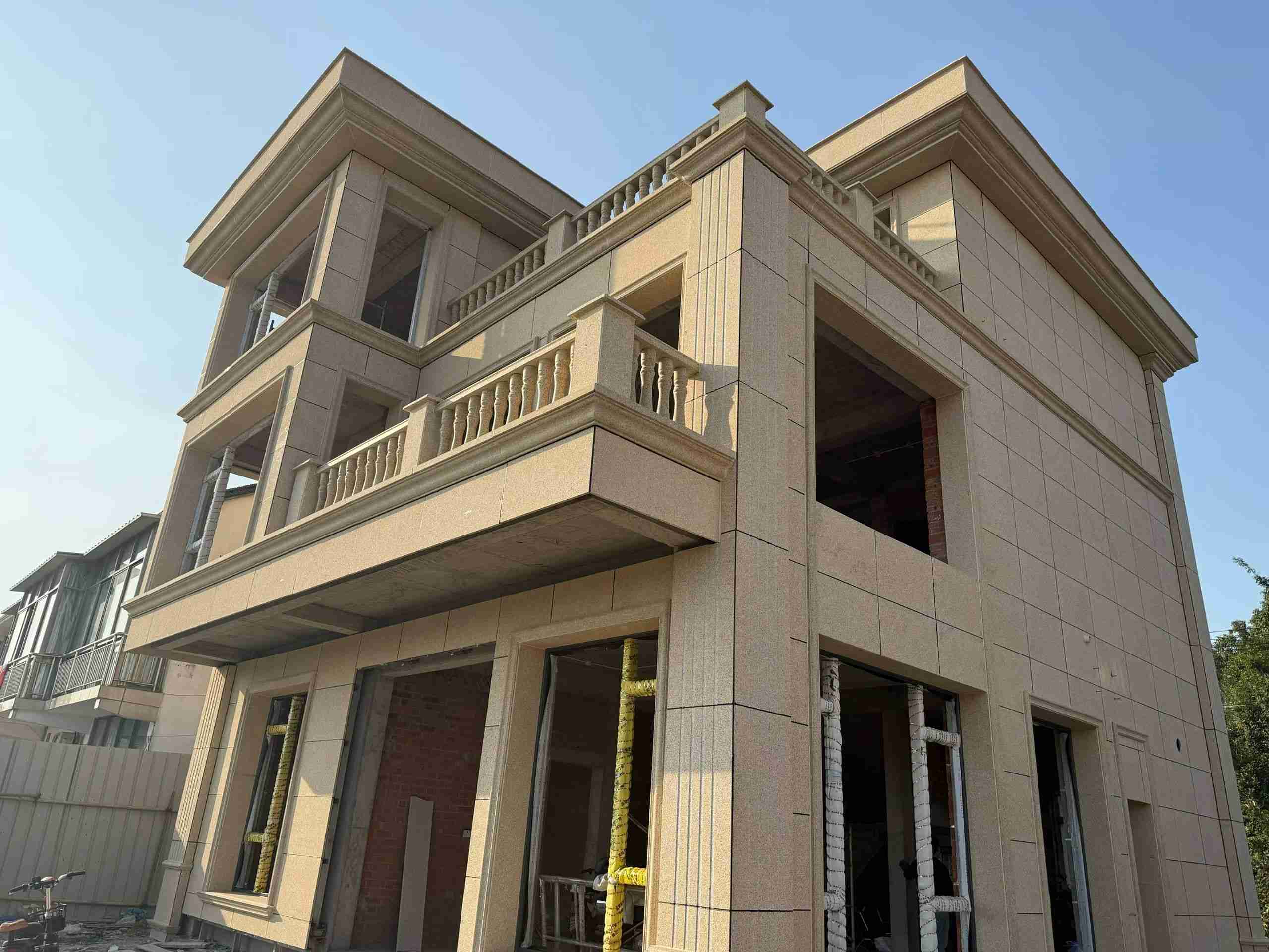 张家界 黄金麻花岗岩石材荔枝面外墙干挂效果展示