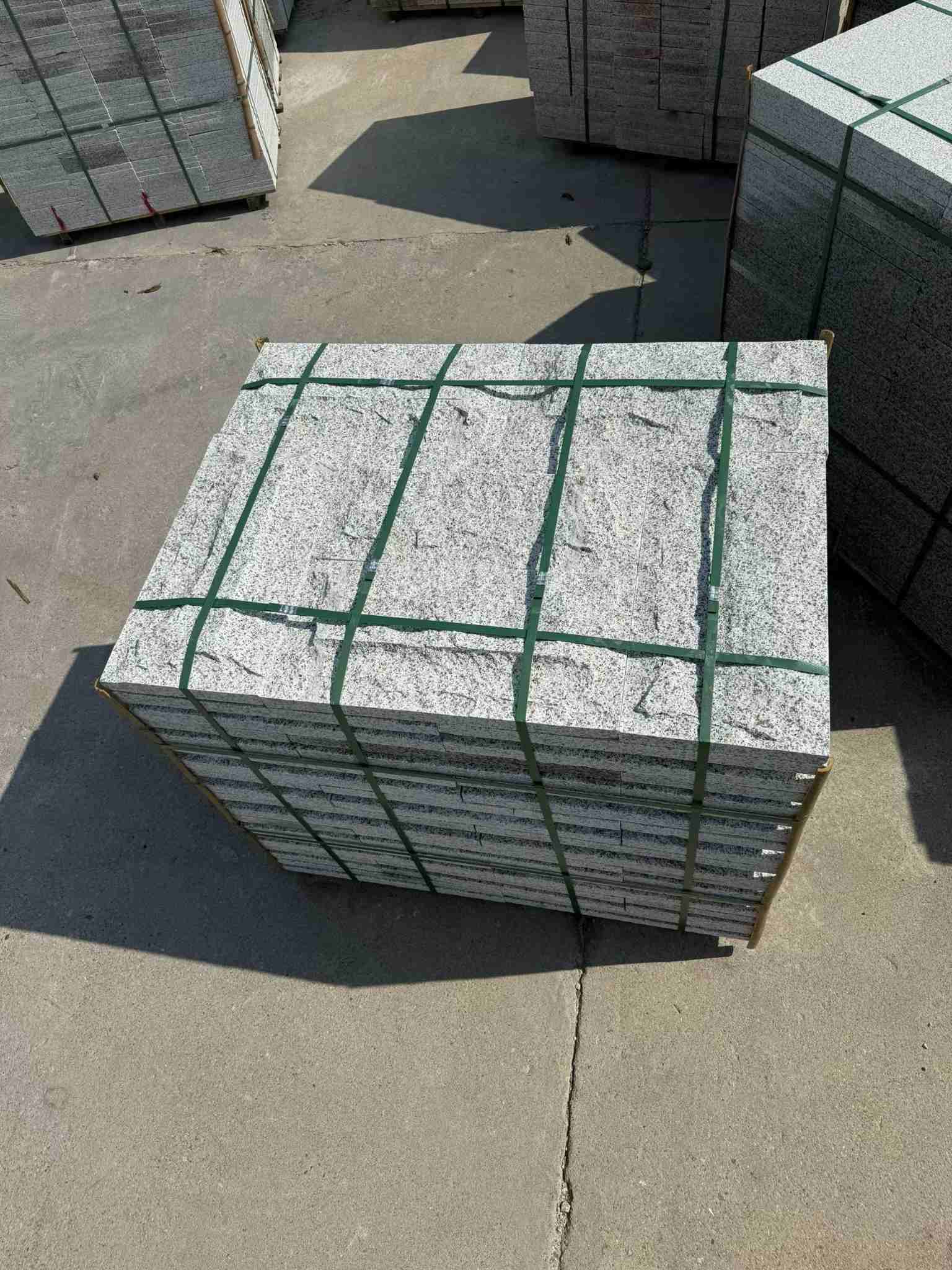 张家界 白麻花岗岩石材自然面蘑菇石成品