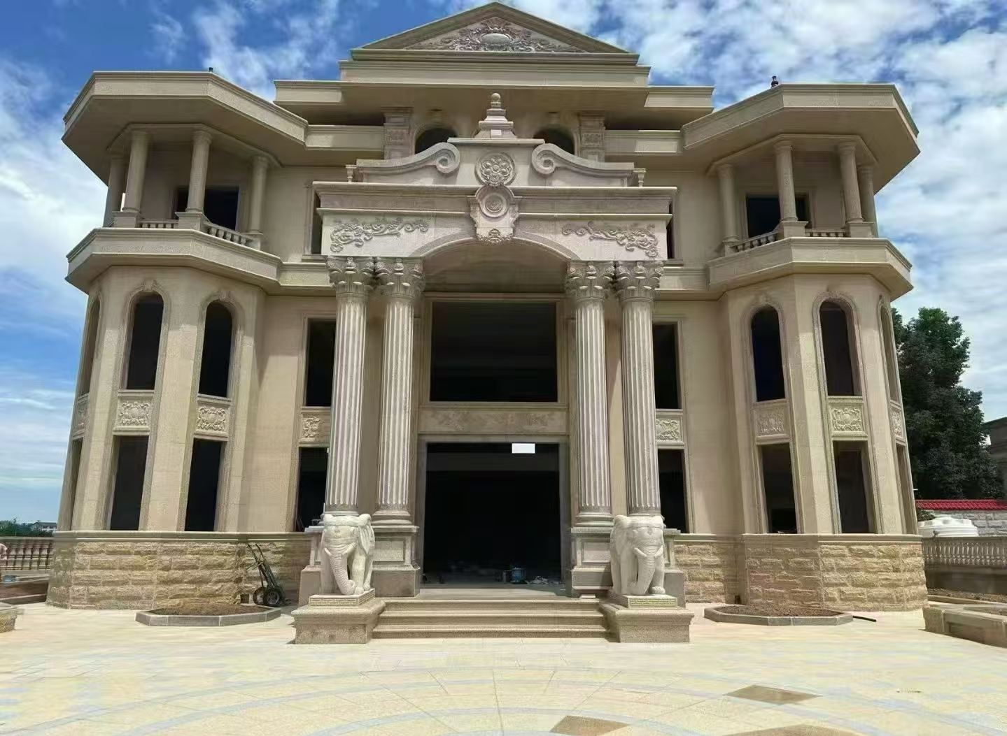 张家界 黄金麻别墅外墙干挂，大柱，大象，蘑菇石，雕花板