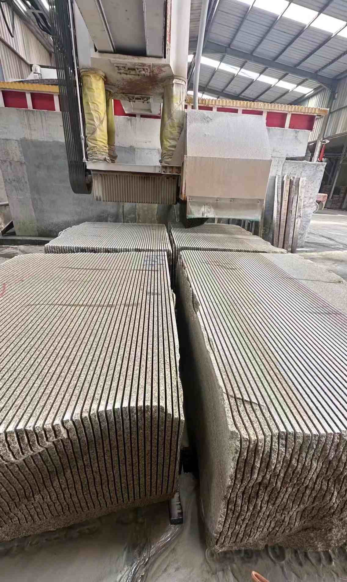 张家界 车间生产日常，黄金麻白麻花岗岩