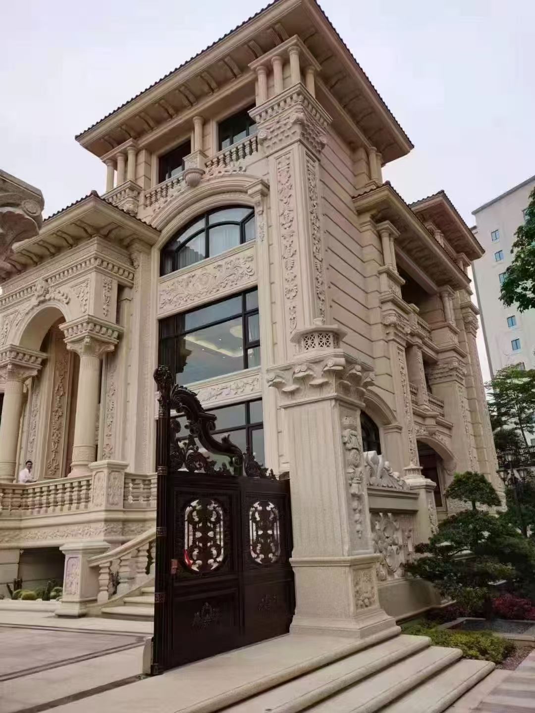 张家界 黄金麻花岗岩别墅外墙干挂效果展示