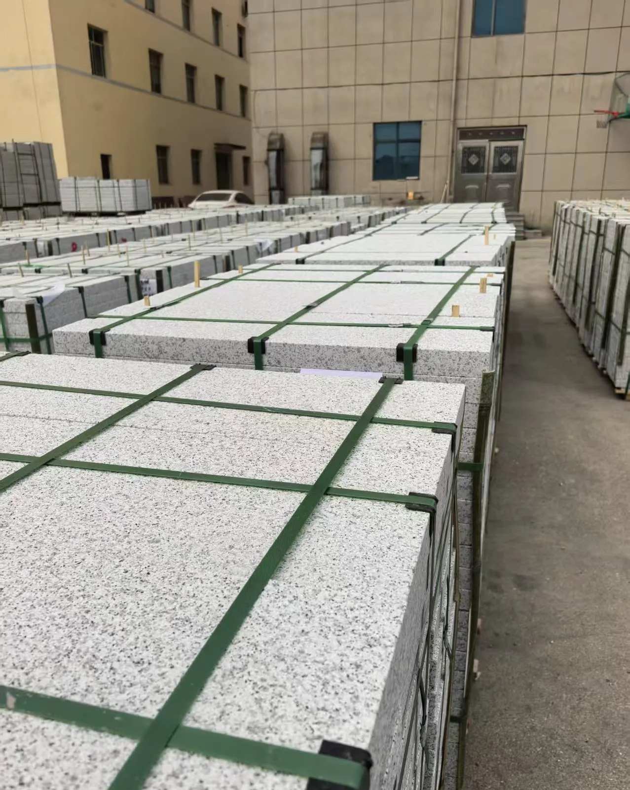 张家界 白麻花岗岩5.0公分荔枝面地铺石