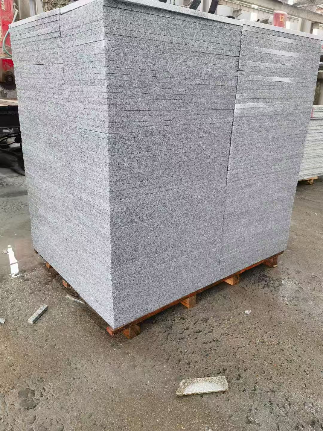 张家界 芝麻白火烧面1.8厚300*600地铺石，尺寸标准，厚薄均匀