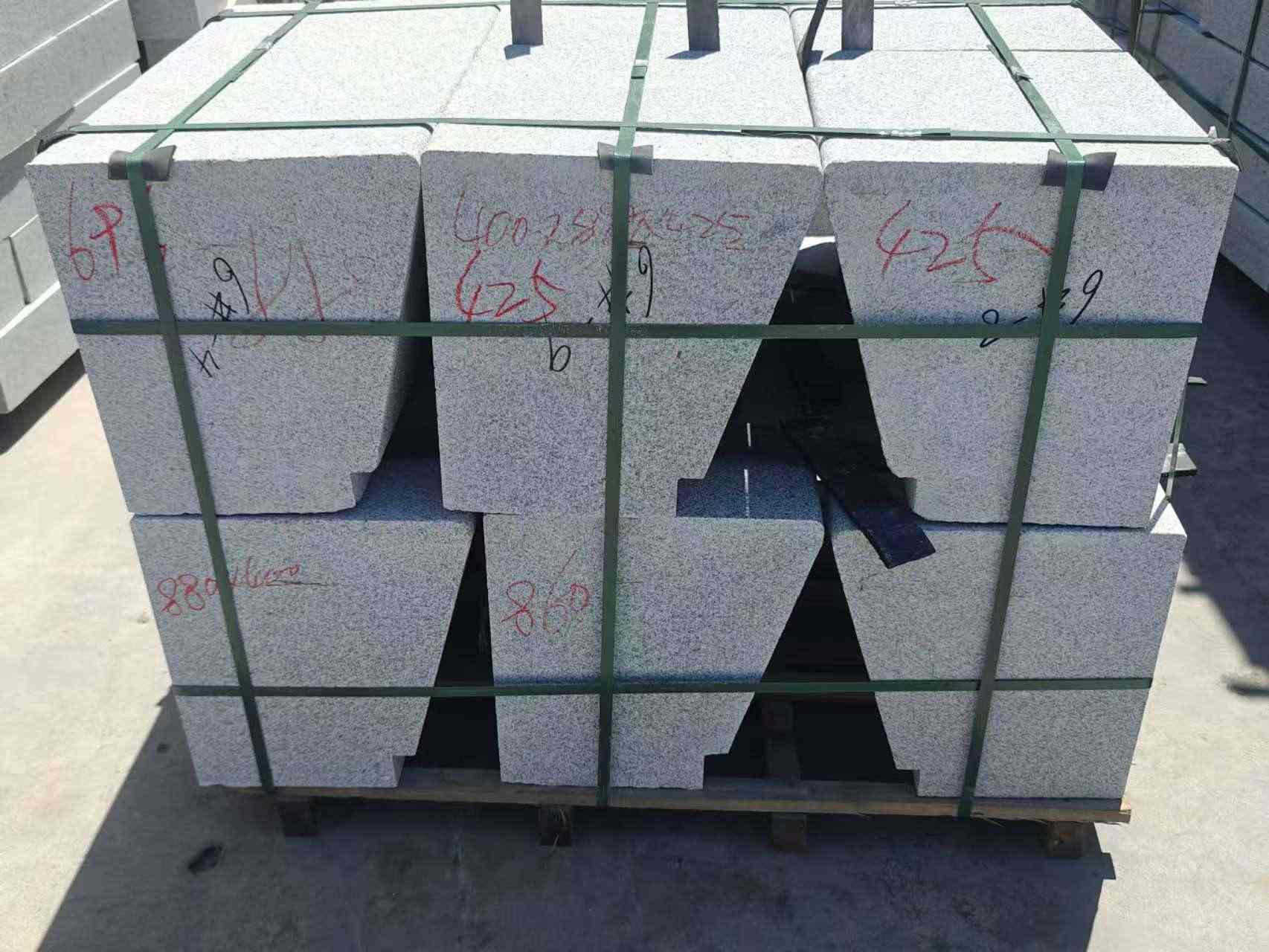 张家界 芝麻白异形坐凳，石凳