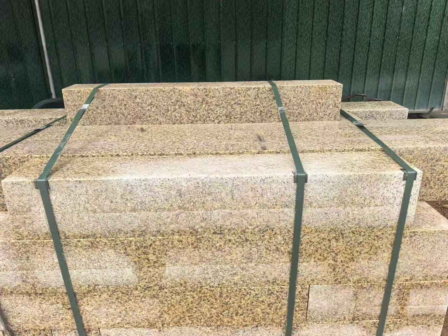 张家界 黄金麻花岗岩石材机切面栏杆料半成品