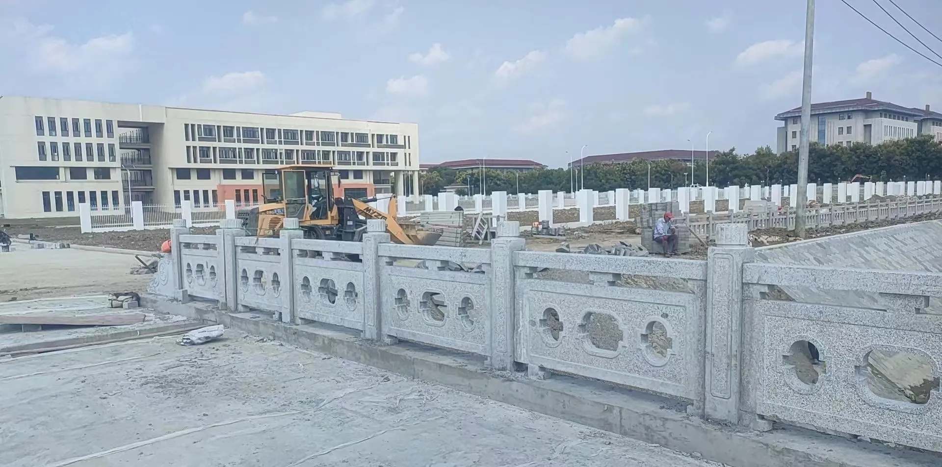 张家界 白麻花岗岩荔枝面河道栏杆