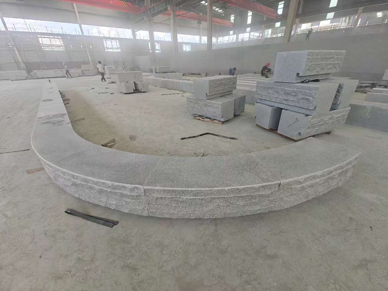 张家界 芝麻白异形坐凳，自然面光面弧形加工