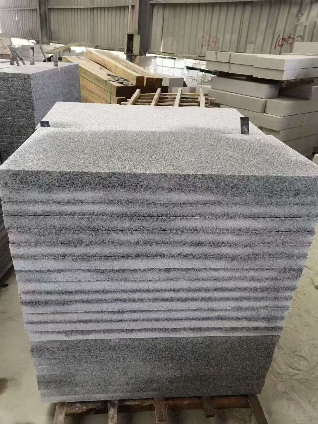 张家界 芝麻白5公分火烧地铺成品，900*400，规格可定制