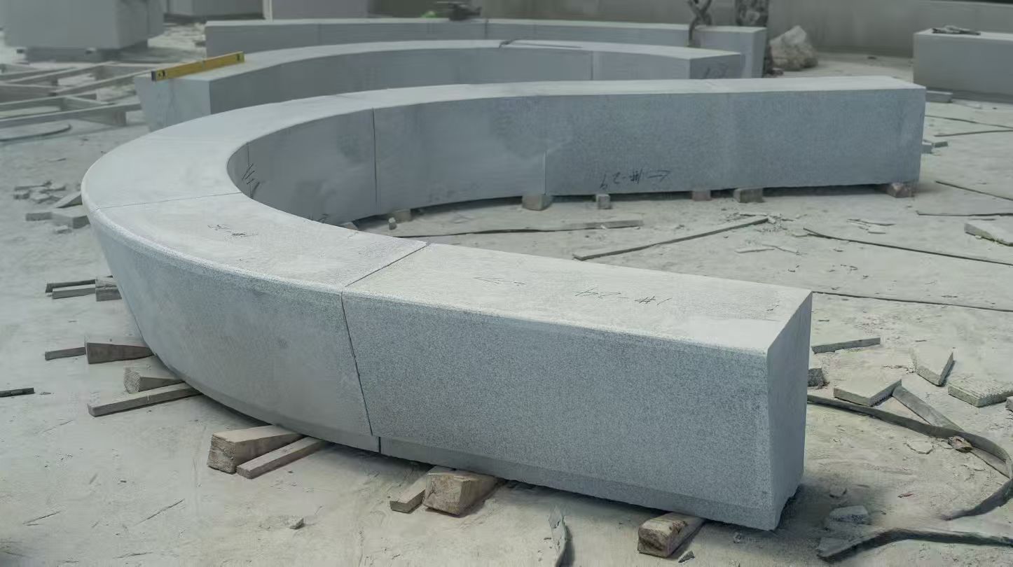 张家界 芝麻白花岗岩光面弧形坐凳